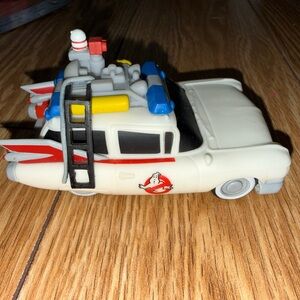 Vinyl Ghostbusters Ecto-1 Car Titans